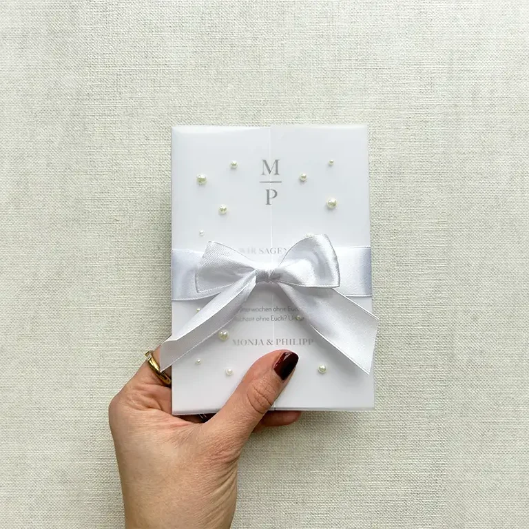 Individuell entworfene Hochzeitseinladung für moderne Hochzeiten